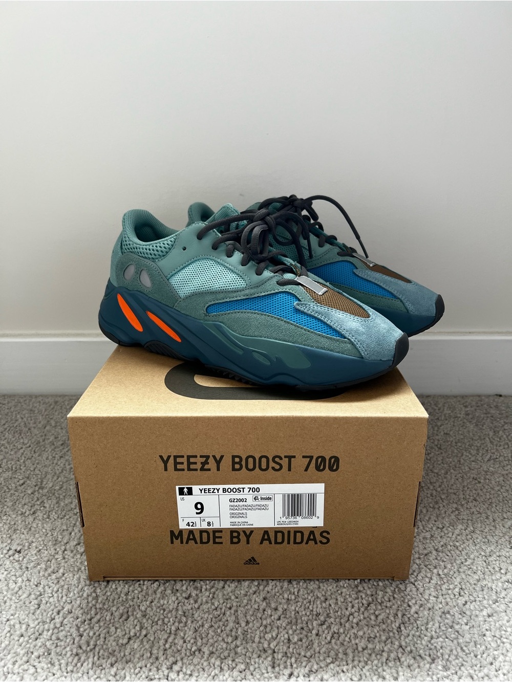 Adidas Yeezy Boost 700